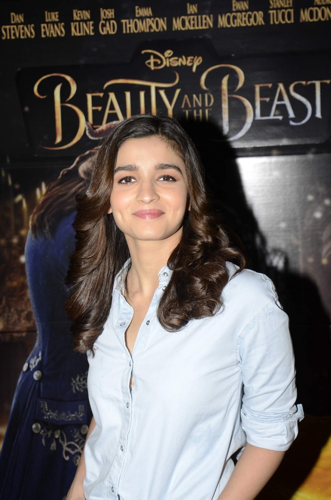 Alia Bhatt Looks Super Sexy in Skinny Jeans At 'Beauty and The Beast' Screening For NGO (Angel Express Foundation) Kids In Mumbai