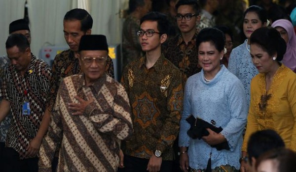 Prosesi Tembungan Putra Jokowi Prosesi Tembungan Putra Jokowi