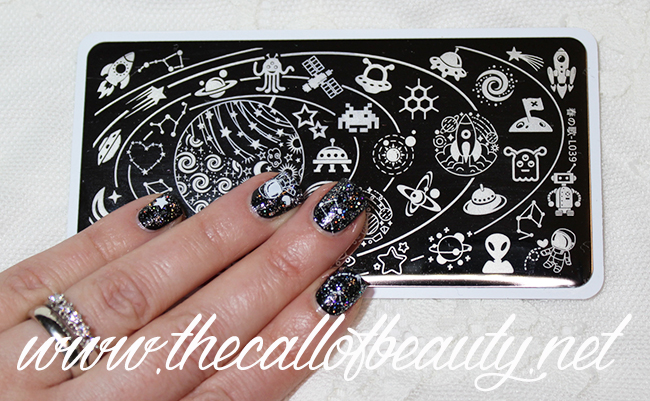  Black and White Space Manicure