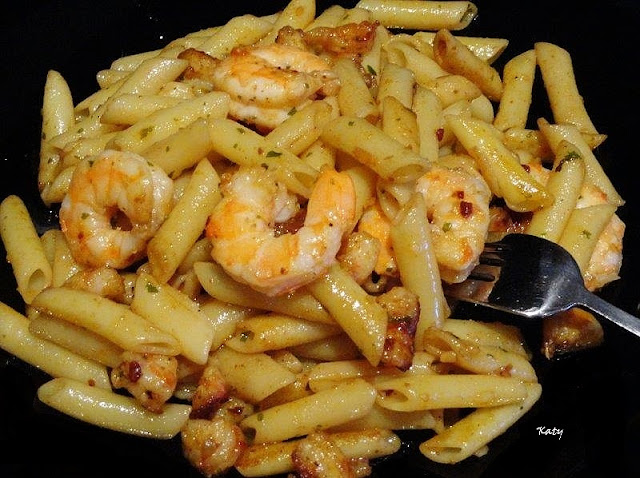 Macarrones Al Ajillo Con Langostinos Y Anchoas