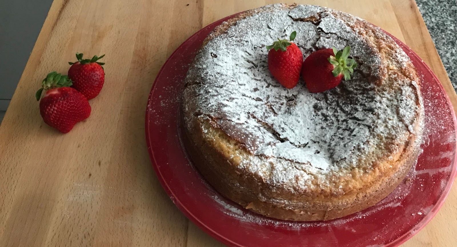 Bolo De Iogurte De Morango Batido No Liquidificador Bolo de iogurte de morango | Mrs. Margot