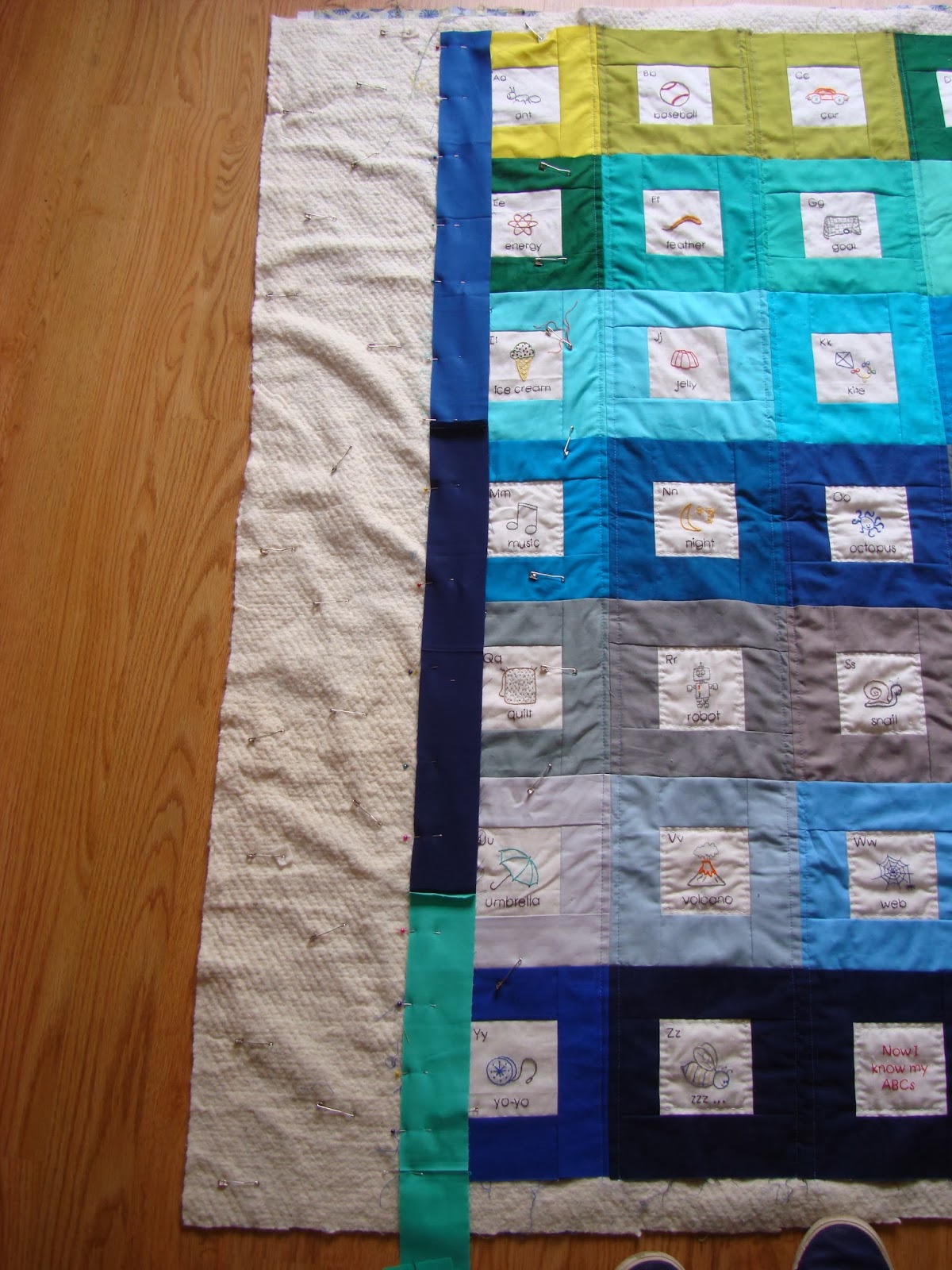 S is for Stitch quilt and an easy border tutorial / CHARM ABOUT YOU