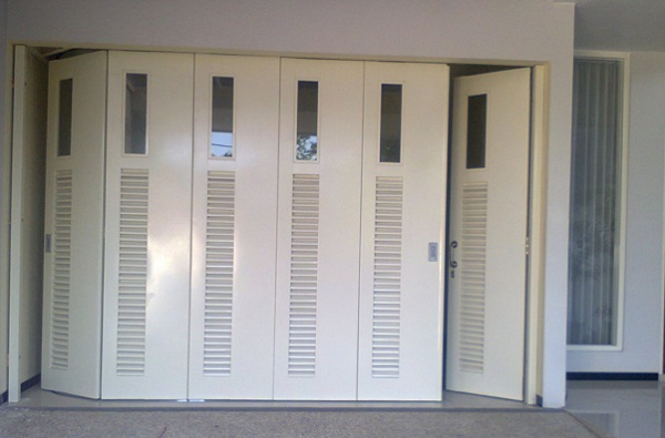 model desain pintu garasi besi rumah minimalis