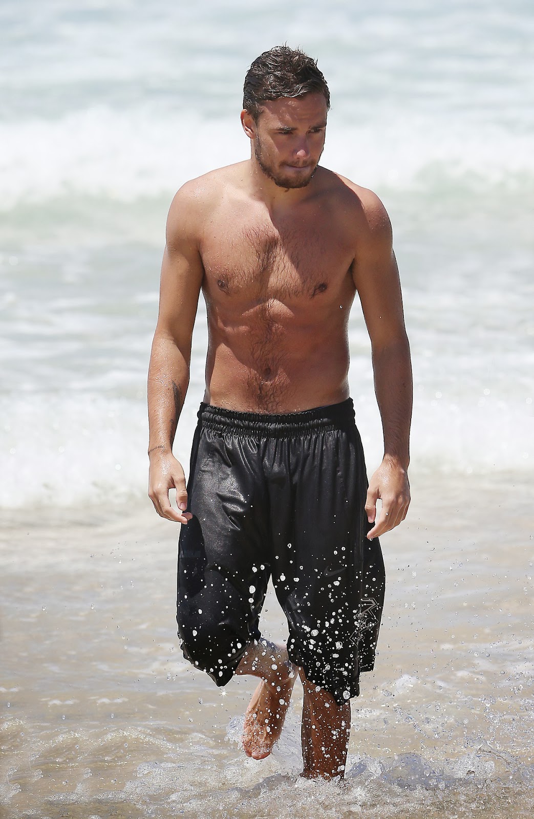 One Direction: Liam surfing, Gold Coast (20.10.2013.)