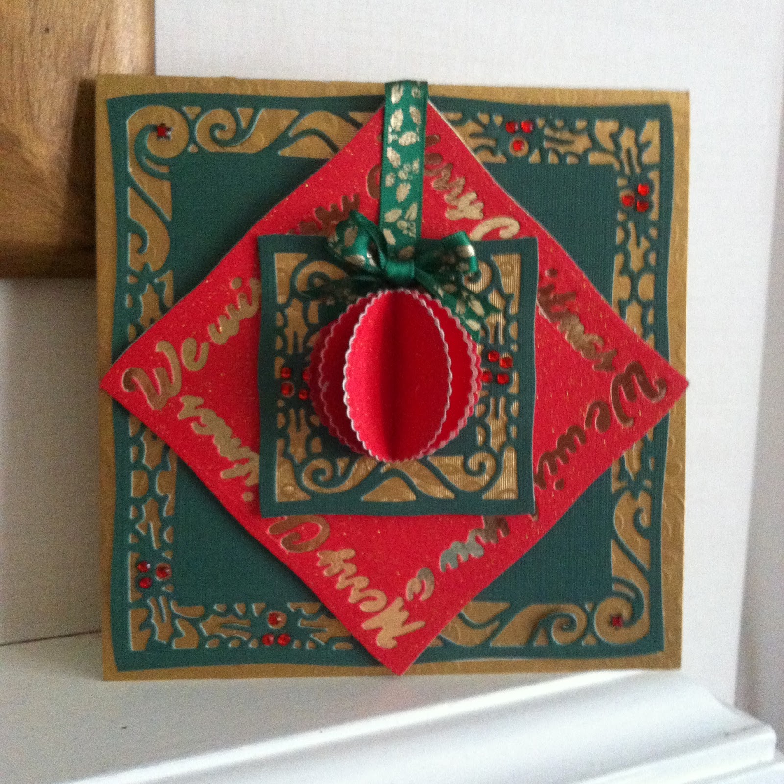 crafty-diva-cards-merry-christmas-sentiment-dies-bauble-card