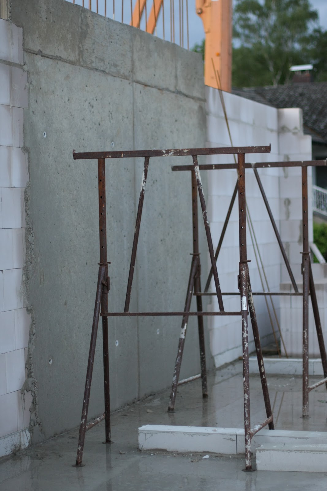 MuiMui-Haus: Die erste Betonwand ist fertig