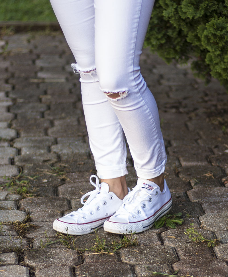 ripped jeans and converse