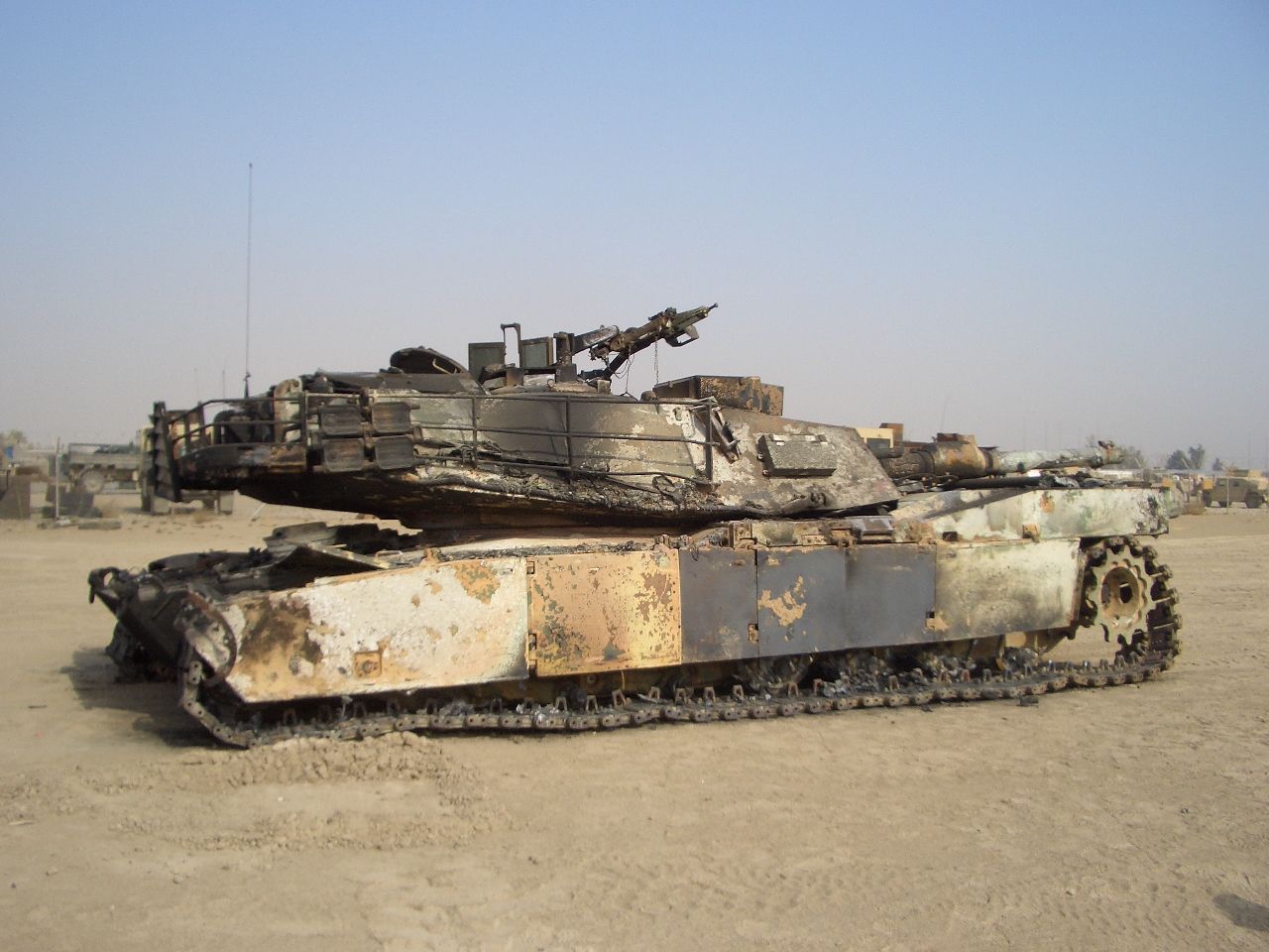 Видео поражения абрамса. M1 Абрамс в Ираке. Танк m1 Abrams в Ираке. Танк m1 Абрамс в бою.