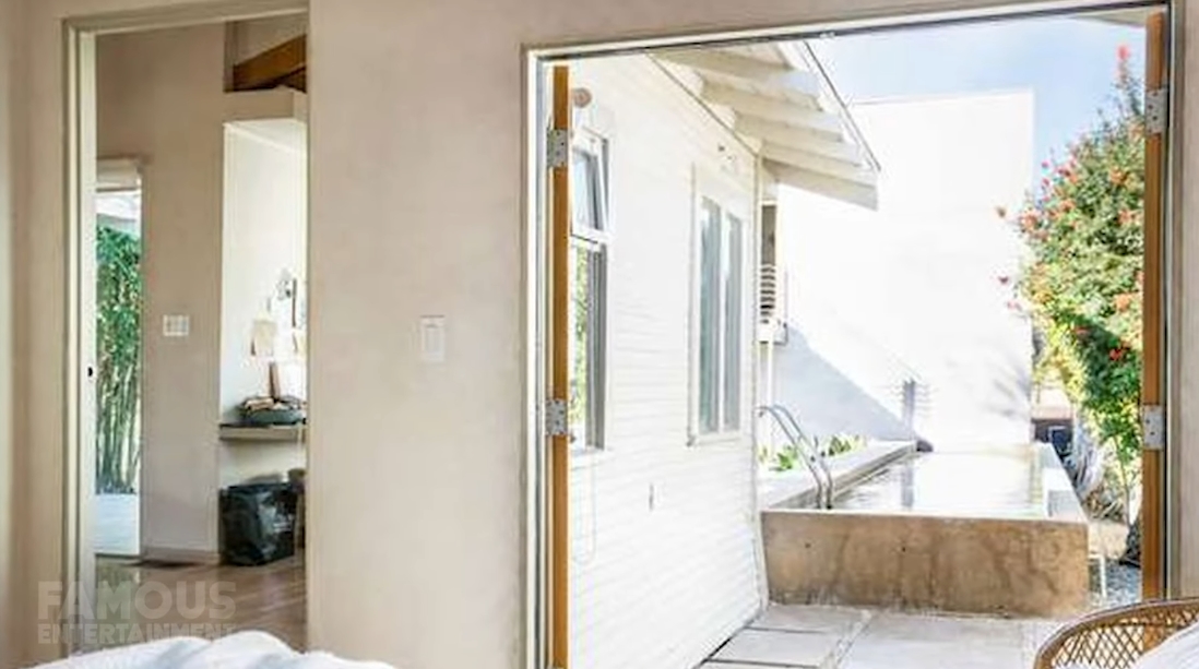 27 Interior Design Photos vs. Margot Robbie's CA Homes In Venice Beach & Hancock Park