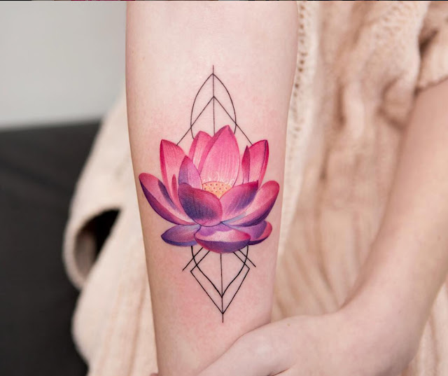 Tatuagens femininas de flores Tatuagens femininas de flores