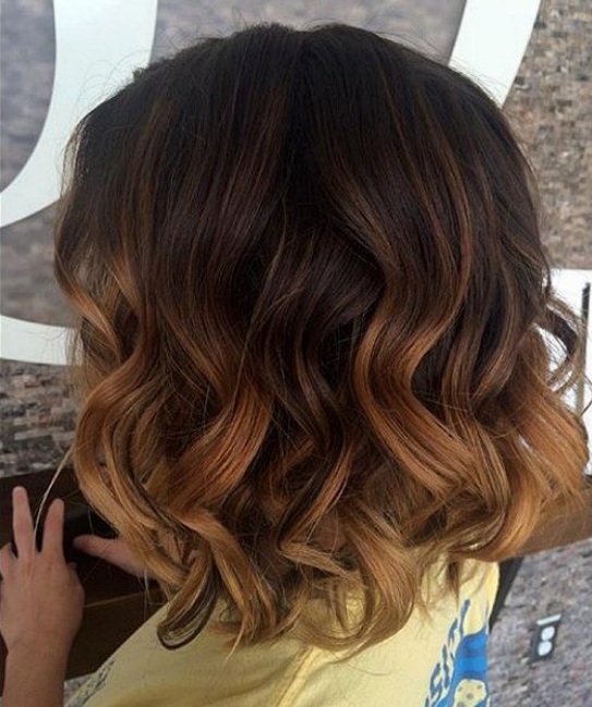 Si estás pensando en un nuevo peinado, ¿por qué no considerar también una actualización de color? Mecedora de estilos de pelo corto de balayage es ahora muy