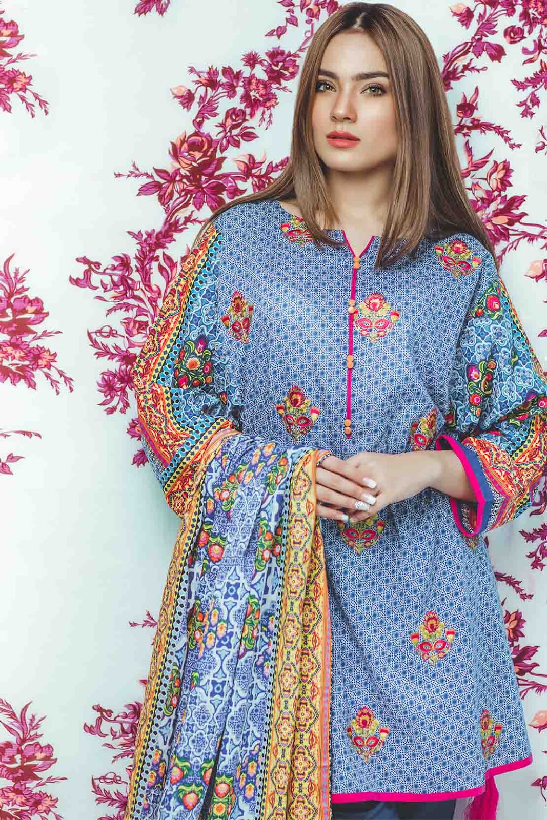 Warda Pristine Collection 2017 3PC Lawn Embroidery 3817081 with model ...