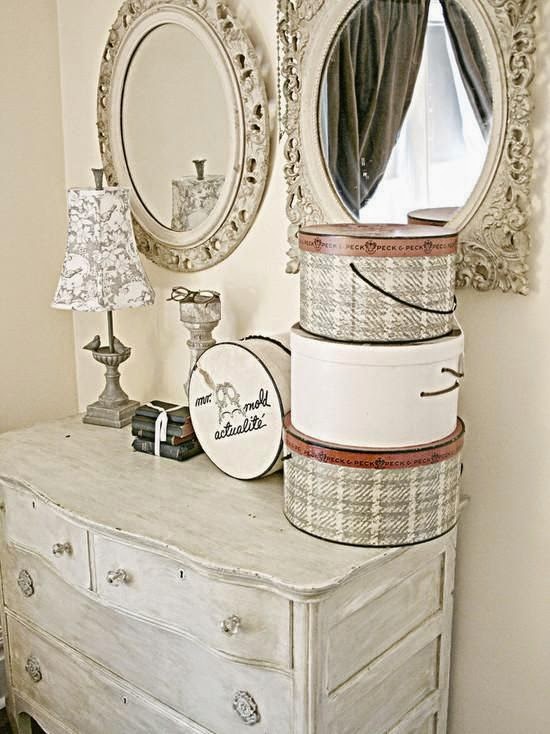 Como decorar com espelhos e fazer arranjos na parede. Blog Achados de Decoração Como decorar com espelhos e fazer arranjos na parede. Blog Achados de Decoração