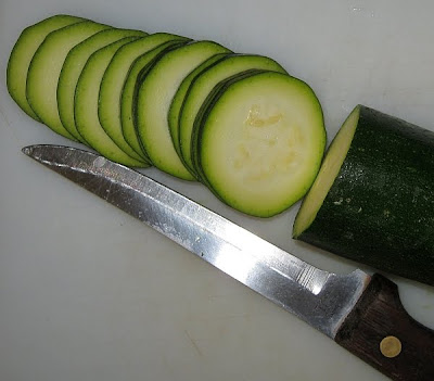 freshly cut zucchini slices