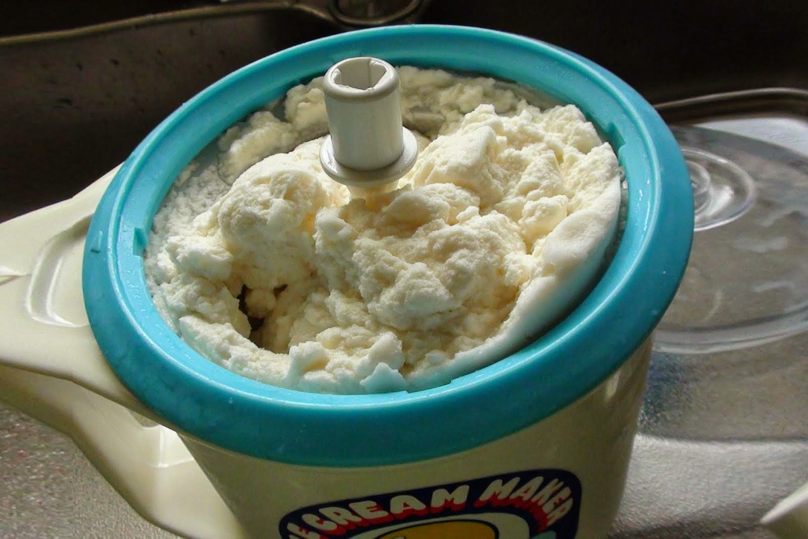 zsuzsa is in the kitchen HOMEMADE VANILLA ICE CREAM