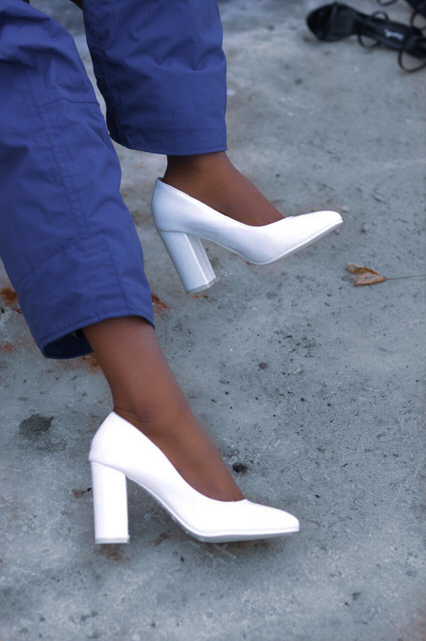 Perfect white walking cradle pumps for office style : Czasnabuty.pl