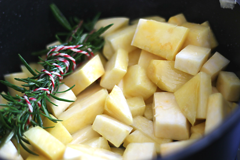 Gewürfelte Steckrübe mit Rosmarin | Arthurs Tochter Kocht by Astrid Paul Gewürfelte Steckrübe mit Rosmarin | Arthurs Tochter Kocht by Astrid Paul