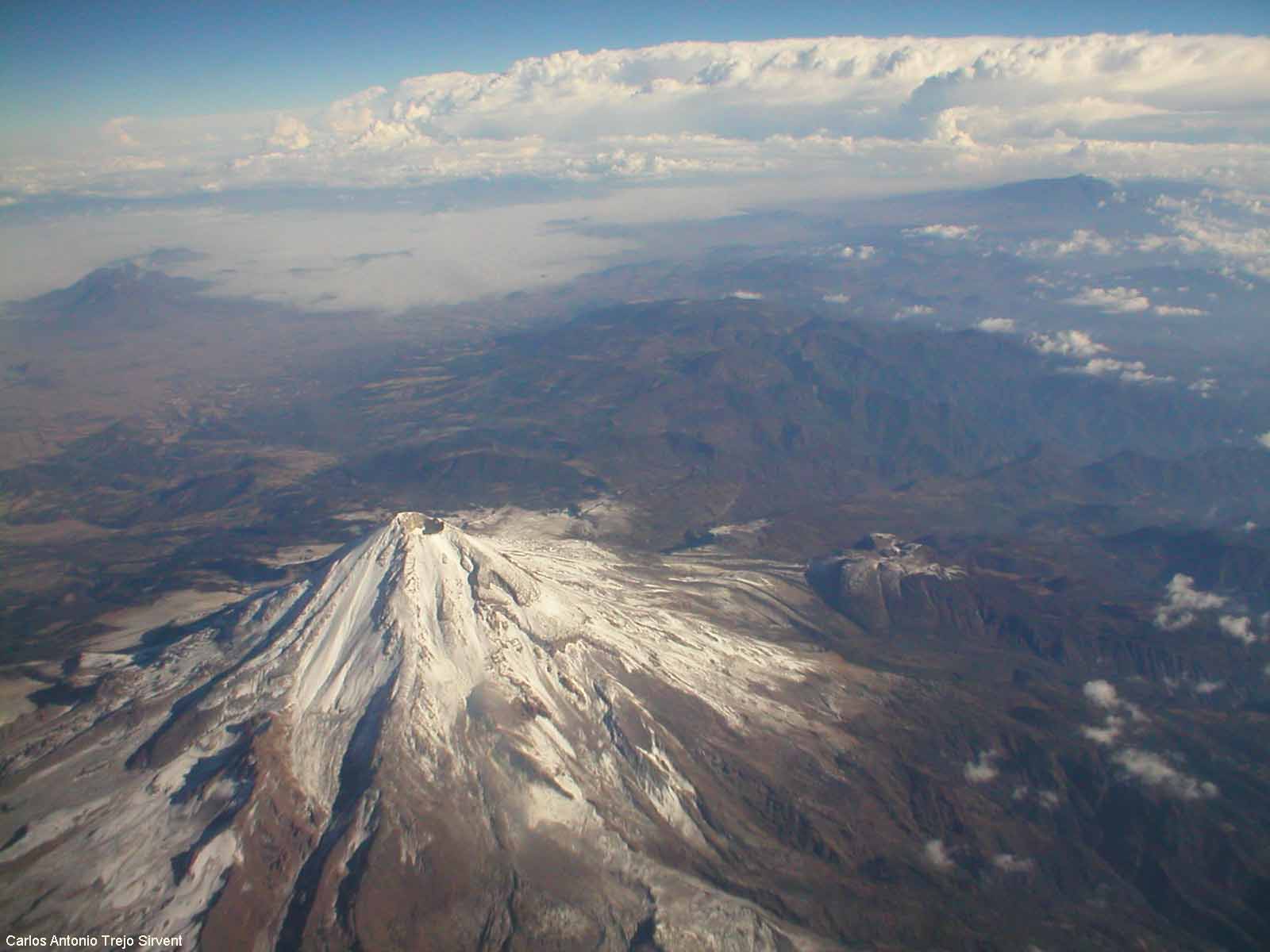 Наивысший вулкан северной америки. Мексика вулкан Орисаба. Северная Америка вулкан Орисаба. Национальный парк Пико де Орисаба Мексика. Вулканы Мексики пик Орисаба.