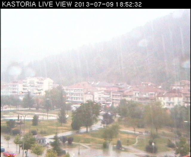 Καταρακτώδης βροχή αυτή τη στιγμή στην Καστοριά