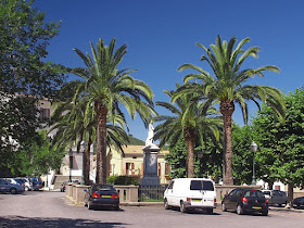 A square in the centre of Calinzana