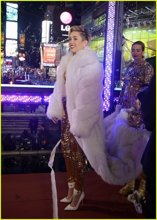DISNEY STARS ARGENTINA: Miley cantando en &quot;Dick Clark&#039;s New Year&#039;s Rockin&#039; Eve 2014&quot; Times