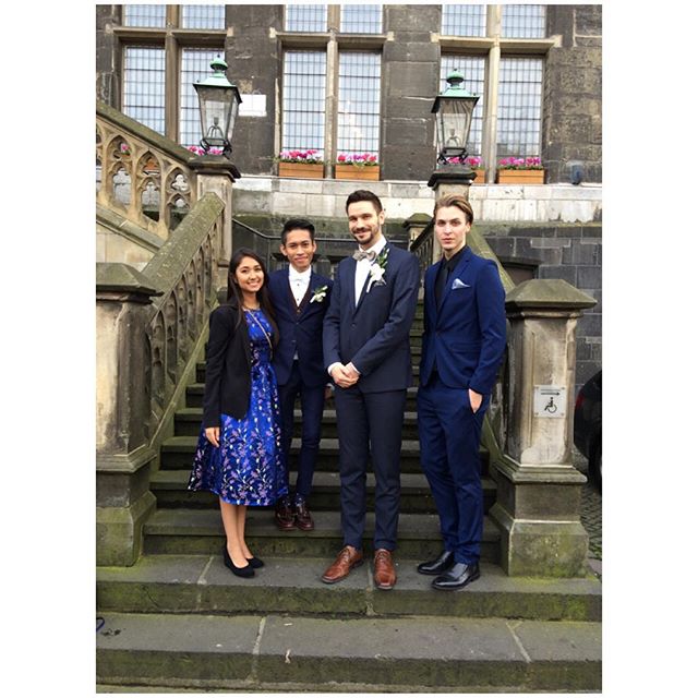 Masih Ingat Foto Pasangan Sejenis Ini? Sekarang Mereka Sudah Menikah Lho…