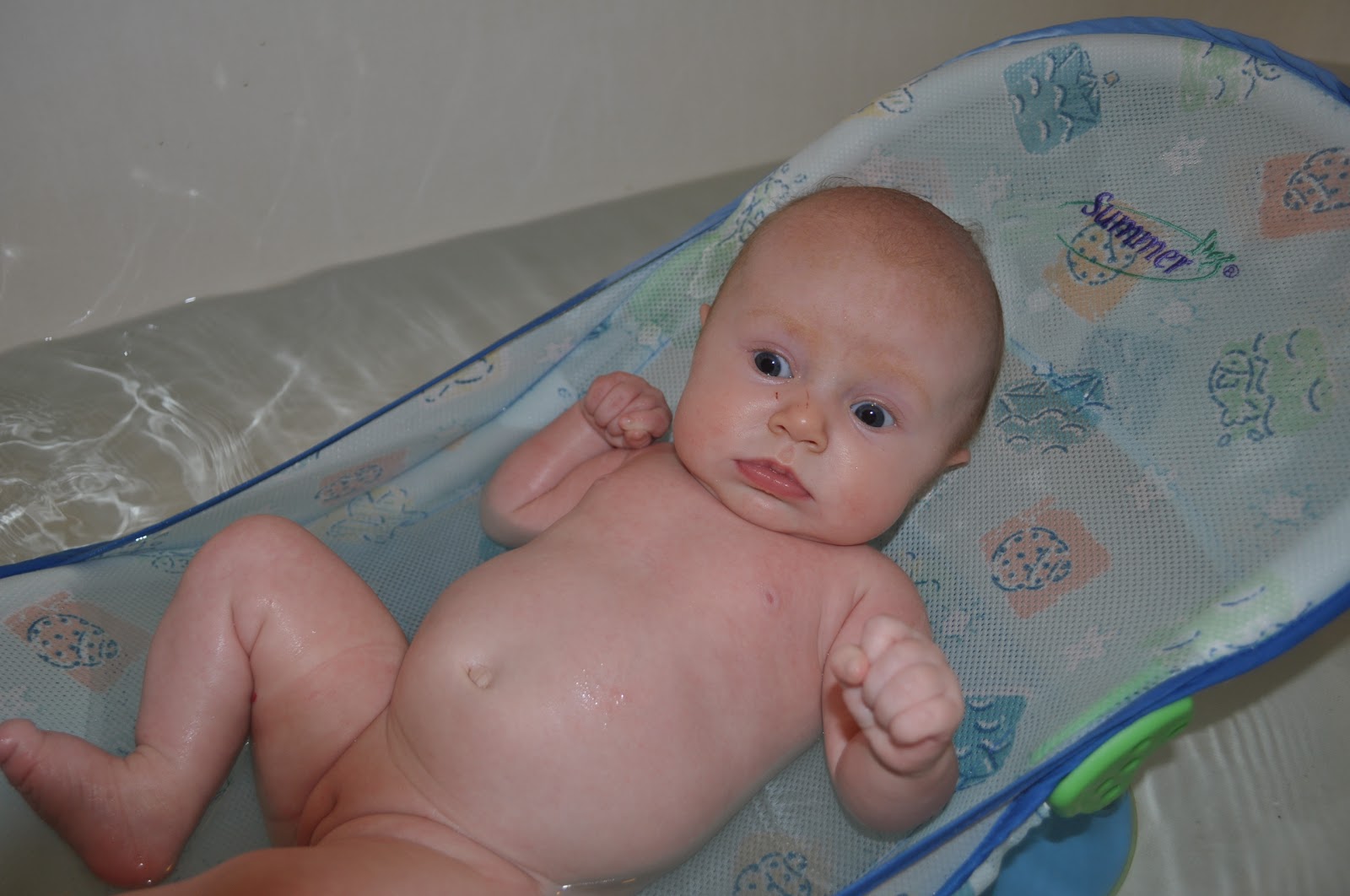 Meet The Fulkers Iris Finally Love Bathtime And Everyone Loves A Naked