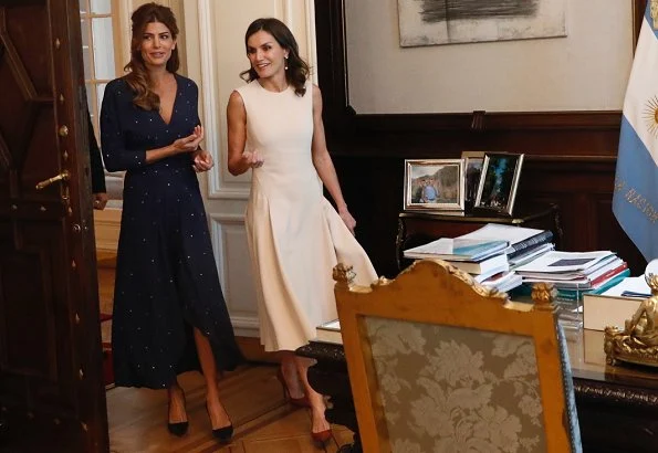 Queen Letizia wore a new midi dress by Pedro del Hierro. President Mauricio Macri and First Lady Juliana Awada