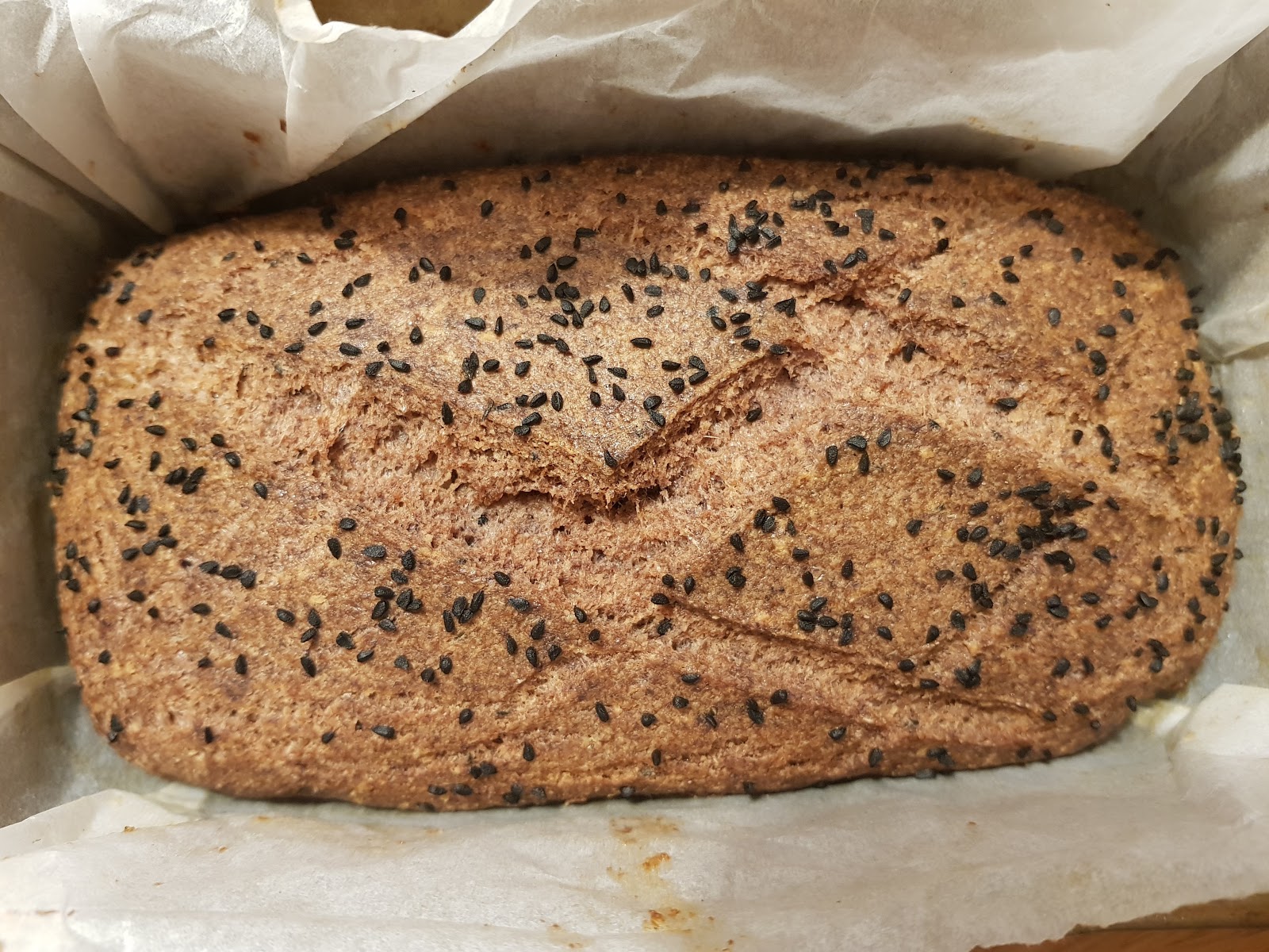 Co by tu zjeść? Keto chleb z babki jajowatej na smalcu