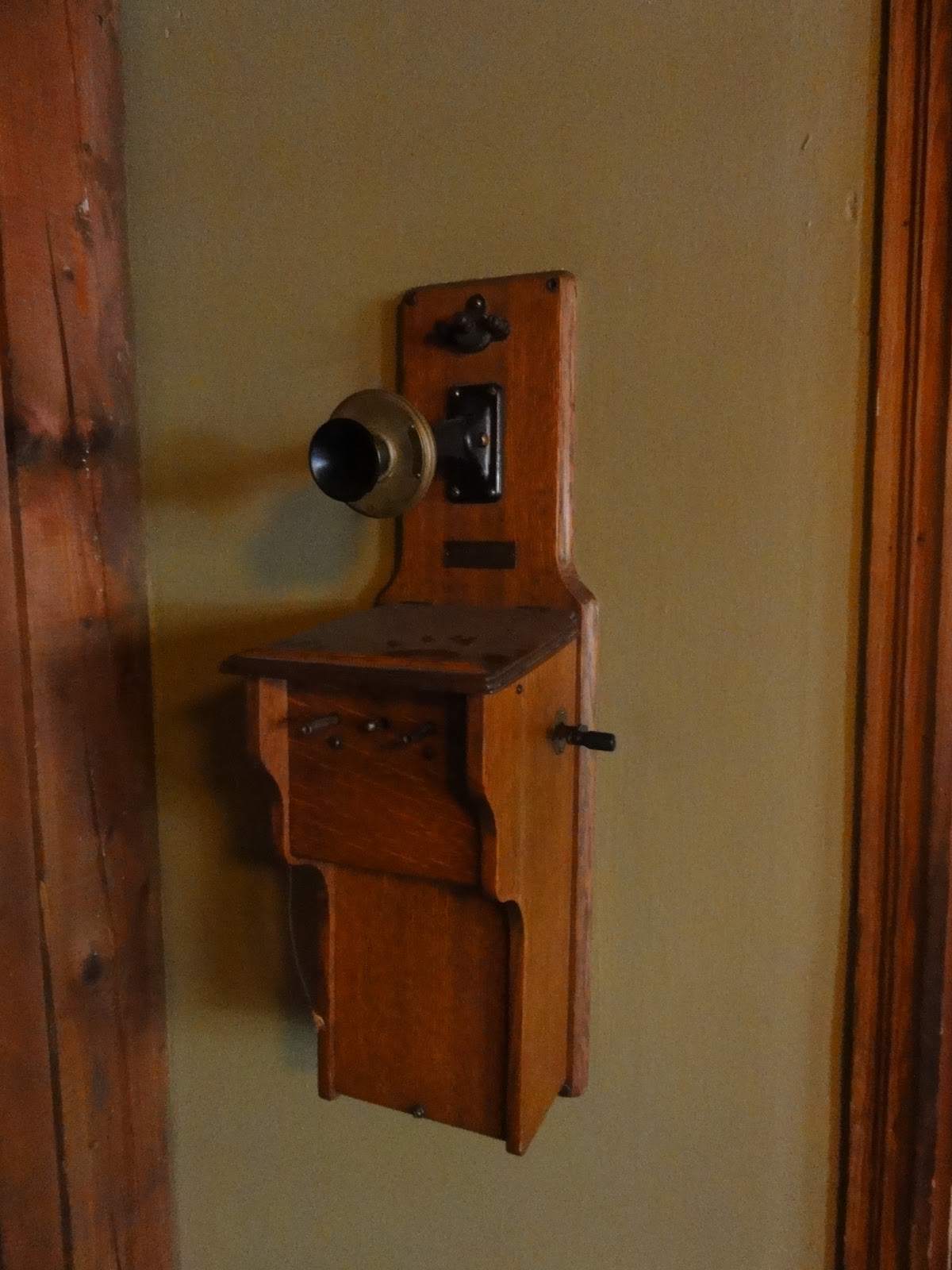 Cat Winters Why My Character Can T Carry Her Phone In Her Pocket