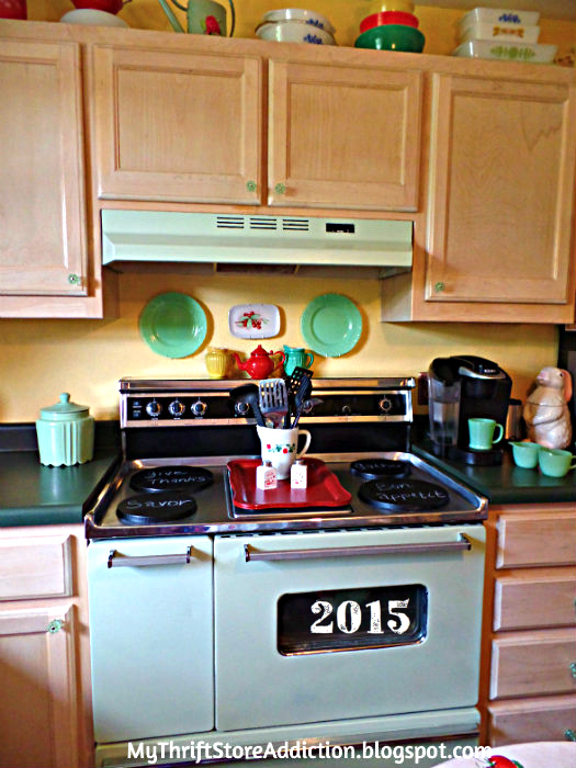 Instead of spending the money to replace a dated appliance, I refreshed mine! See the detailed tutorial and safety precautions here! DIY upcycled painted oven