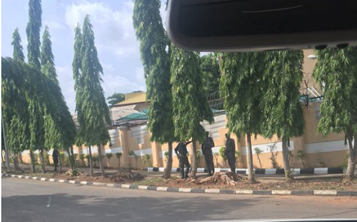 EFCC Storms Fani-Kayode’s House As Ex-Minister Says He Now Leaves Them To God
