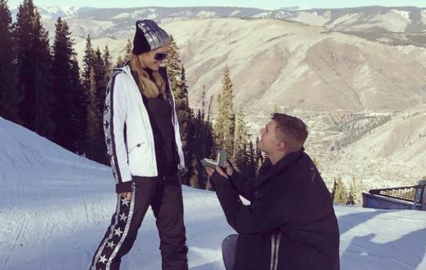 Paris Hilton se compromete con el actor Chris Zylka