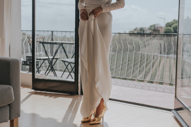 boda masía girona vestido novia corona flores blog atodoconfetti