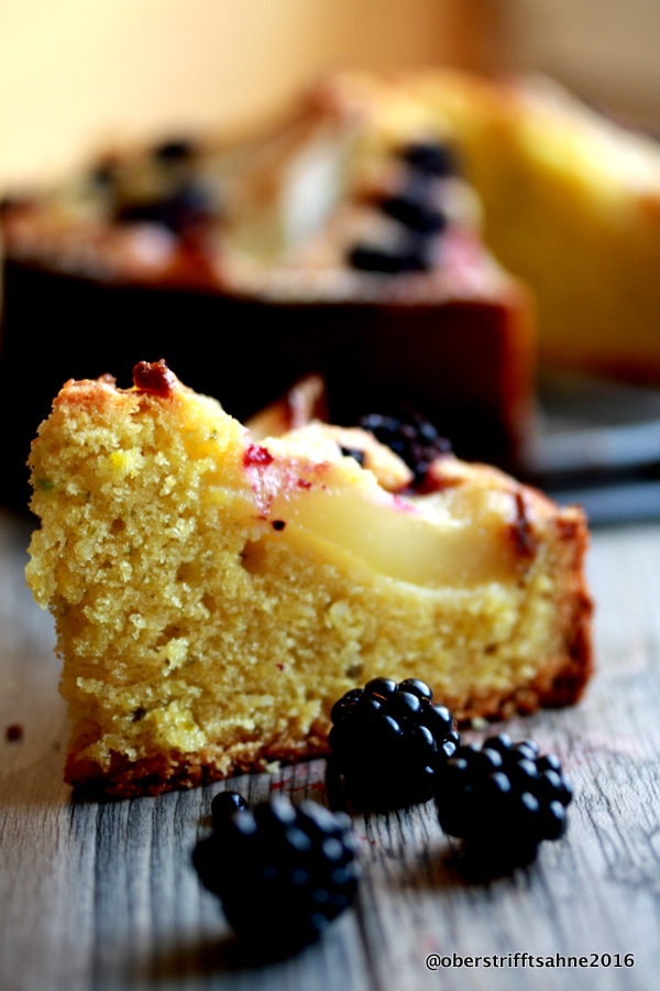 Schluß mit lustig, jetzt gibts Kuchen : Marzipan trifft Birne und Brombeere