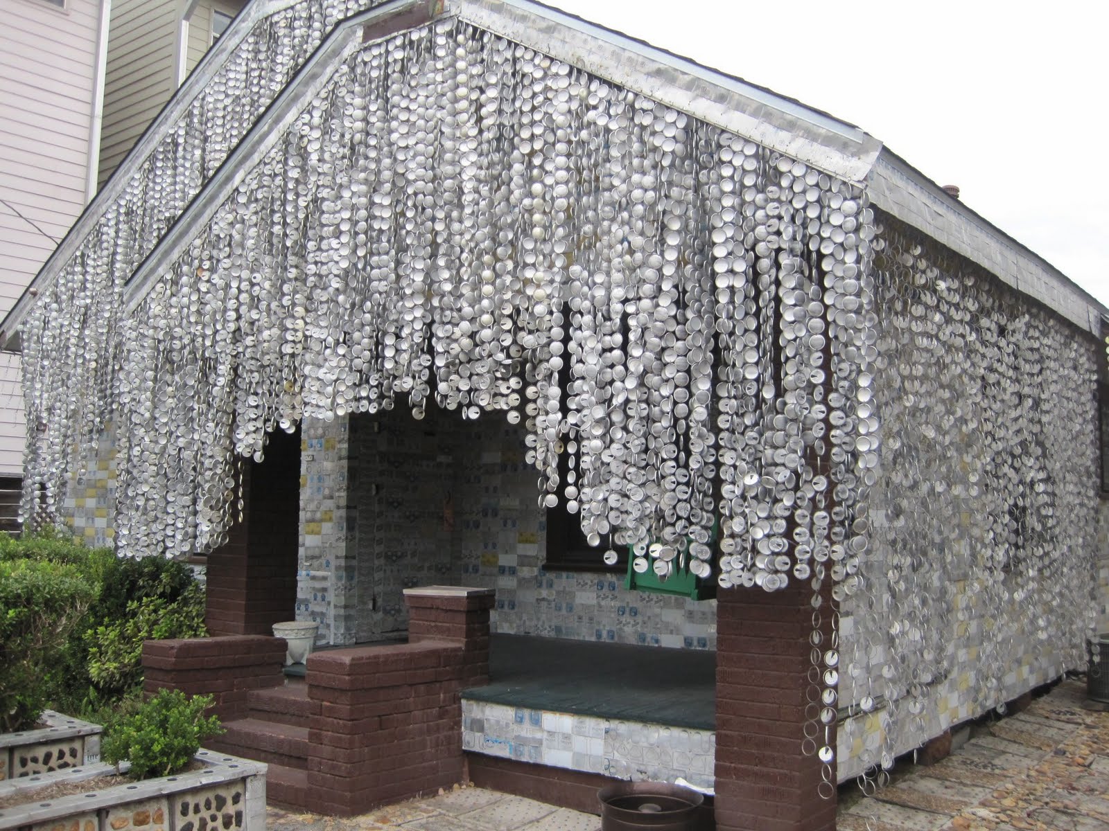 Pix Grove: The Beer Can House