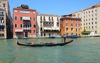 Benátky gondolier gondola