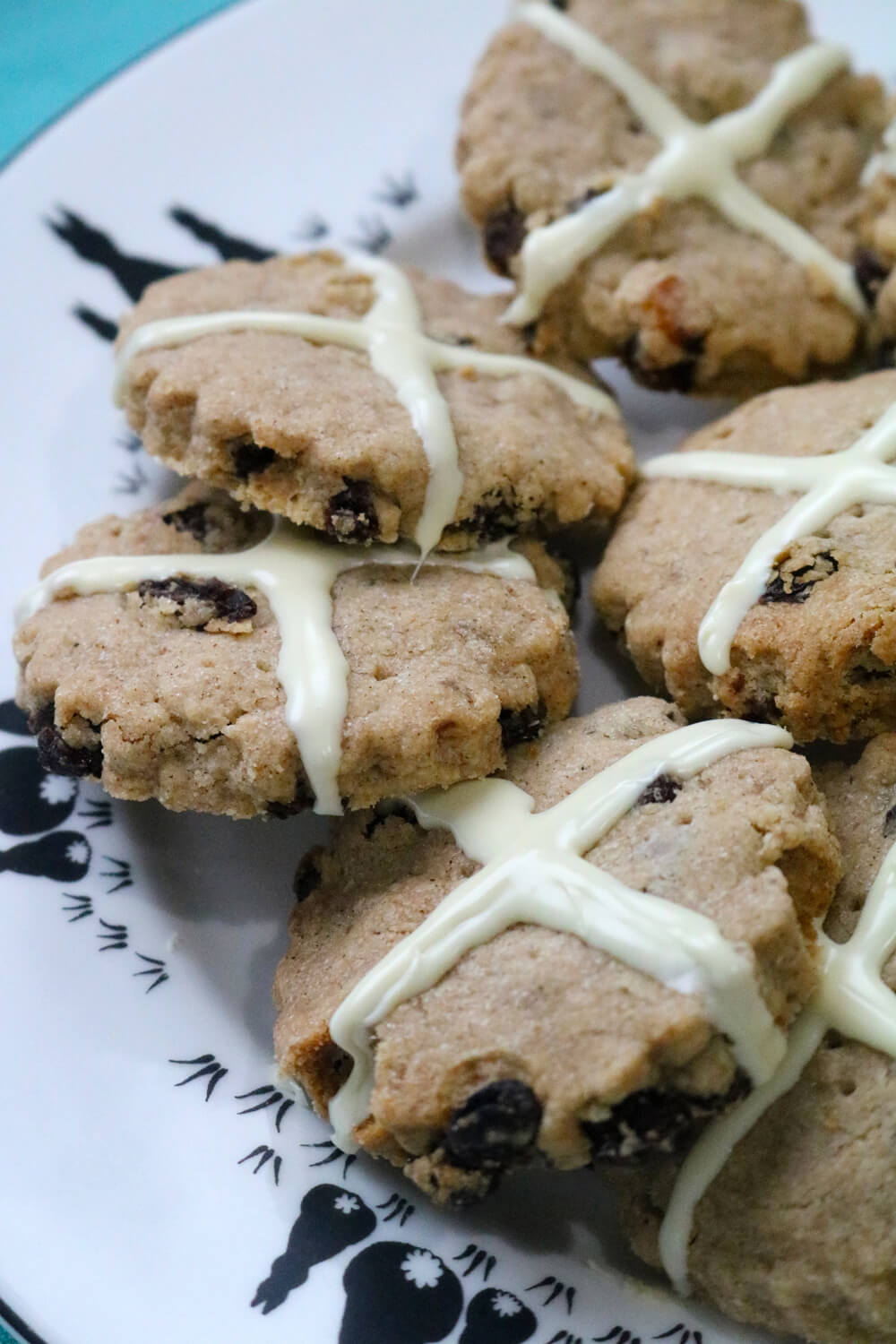 Hot Cross Bun Shortbread Cookies | Hungry Little Bear