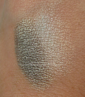 Labo Make-Up - Pure Flower Compact Eye-shadow Duo n.03 Olive green/Aqua green - swatches Labo Make-Up - Pure Flower Compact Eye-shadow Duo n.03 Olive green/Aqua green - swatches