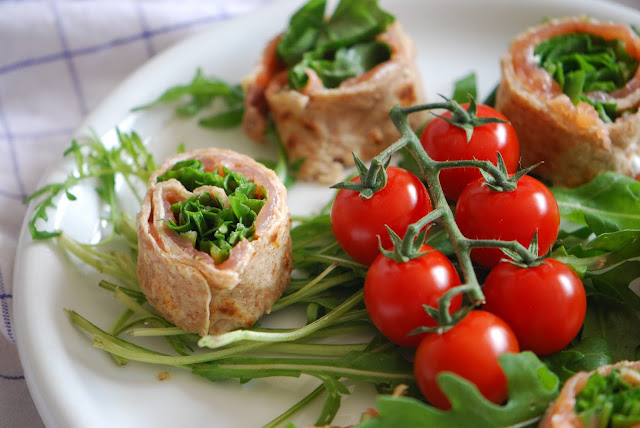 Probieren und Studieren : Lachs-Crépe-Röllchen mit Rucola
