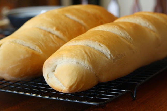 طريقة عمل خبز الساندويتشات (الفينو أو الصامولي أو الصمّون) 