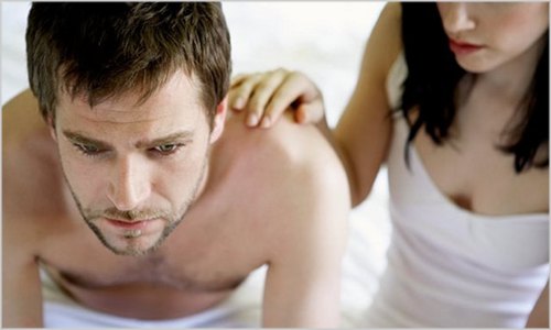 mulher consolando o homem que não conseguiu gozar na segunda ejaculação