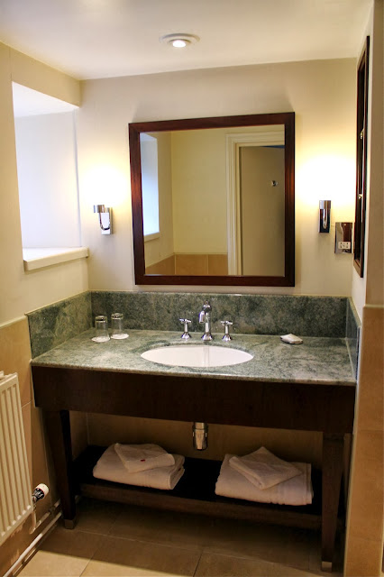 luxury hotel bathroom marriott