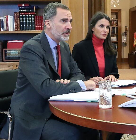 President of the Spanish Federation of Associations of Deafblind People, Francisco J Trigueros. King Felipe and Queen Letizia