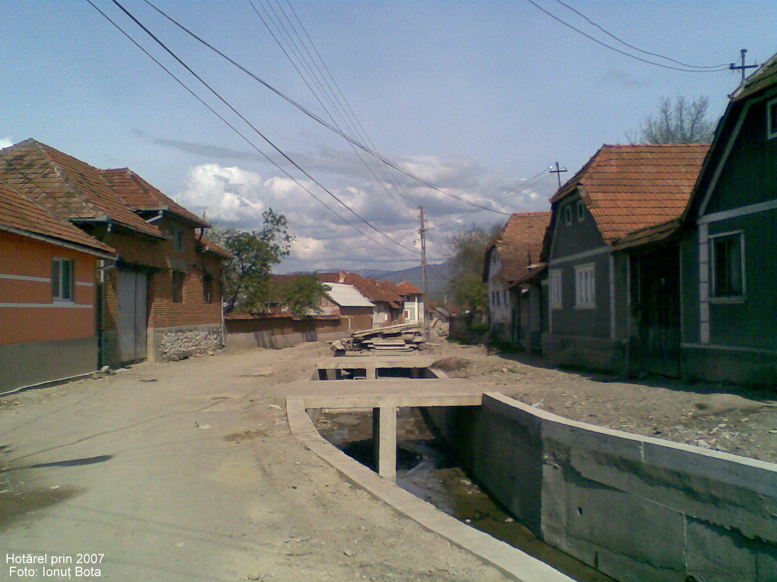 Hotarel, Bihor, Romania prin 2007 ; satul Hotarel comuna Lunca judetul Bihor Romania