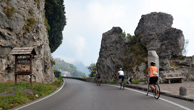 things to do in naples cycling excursions to Amalfi Sorrento Pompeii coast experiences carbon road bike rental napoli naples 