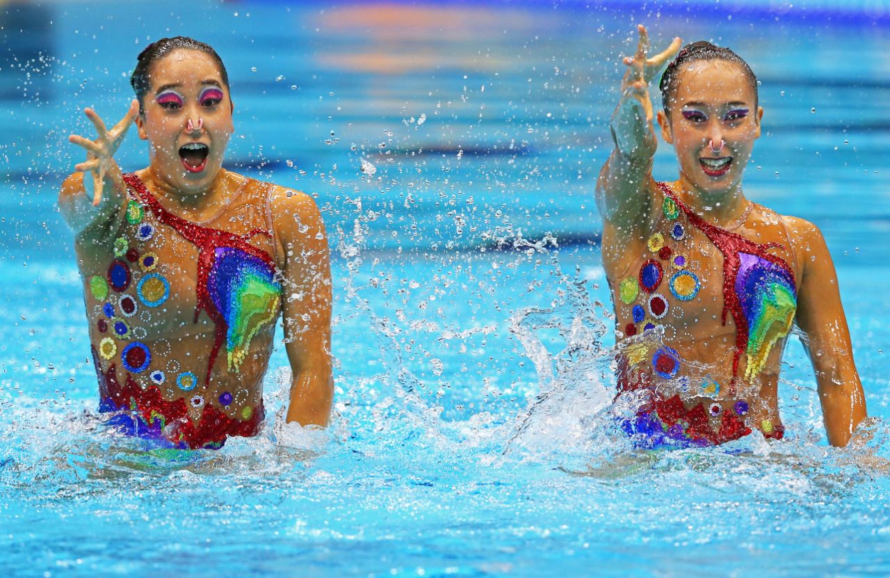 Let's Blog: THE TRUE COLOURS OF SYNCHRONIZED SWIMMING