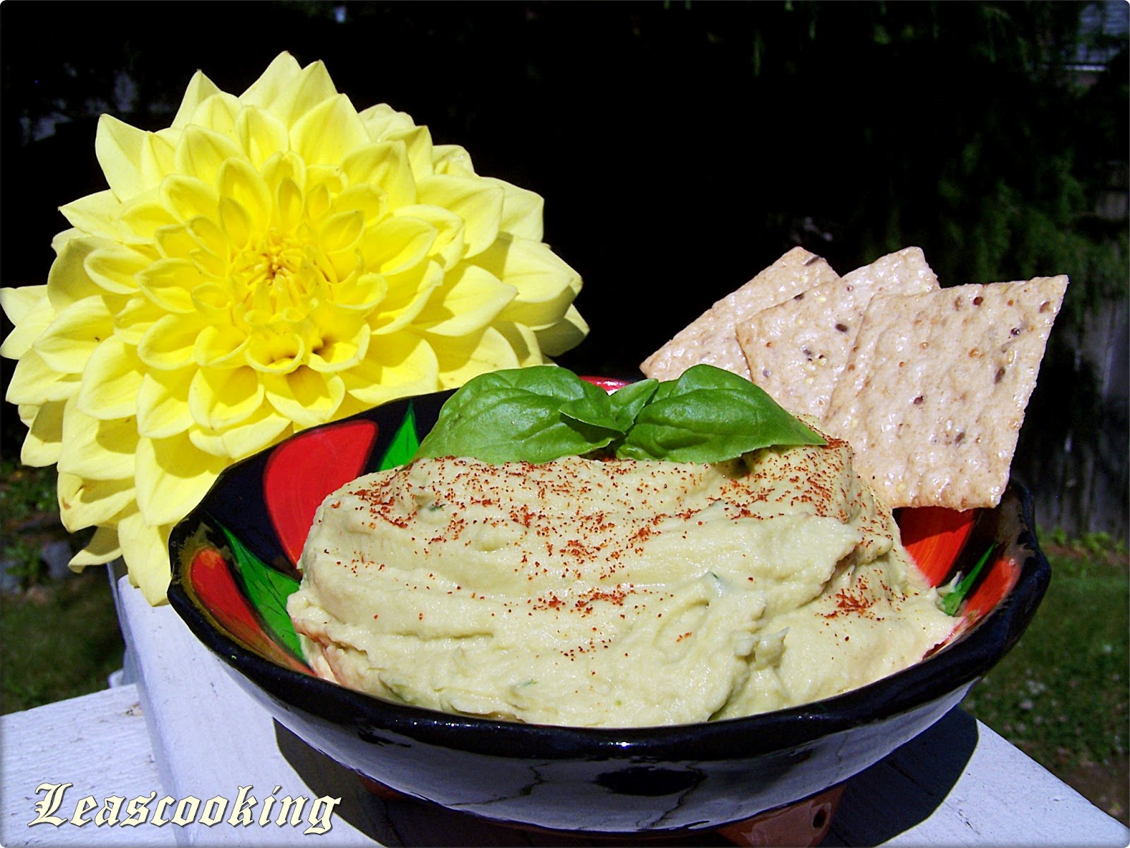 Lea's Cooking Garlic Basil Hummus