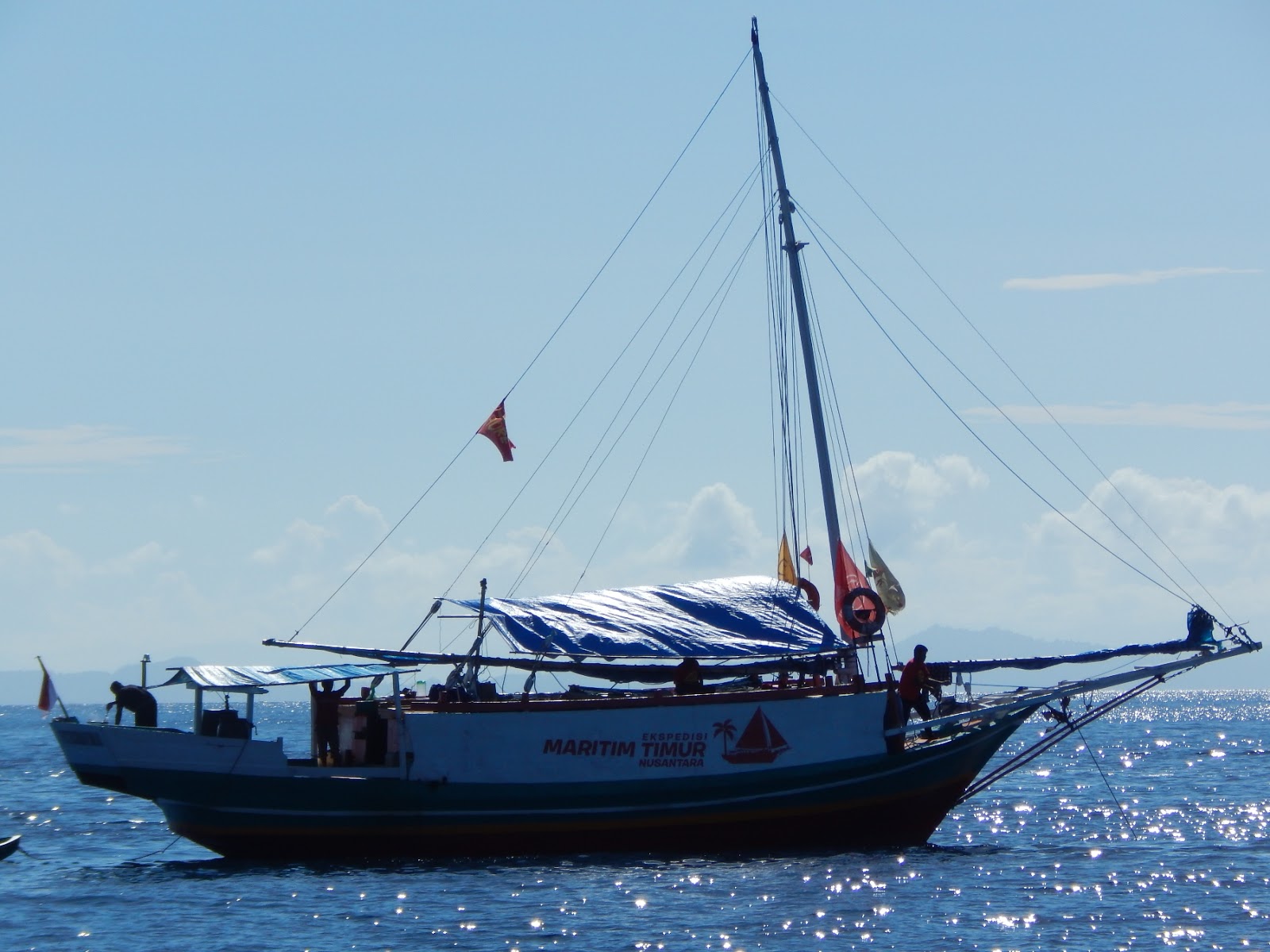 Pusat Studi Wakatobi: TRANSFORMASI PERAHU LAMBO KE PEDAGANG KIOS DI