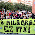 Cientos hacen pitada ante el Ayuntamiento a la espera de las explicaciones de la alcaldesa